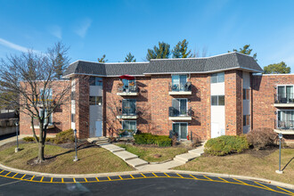 1710 S Arlington Heights Rd in Arlington Heights, IL - Foto de edificio - Primary Photo