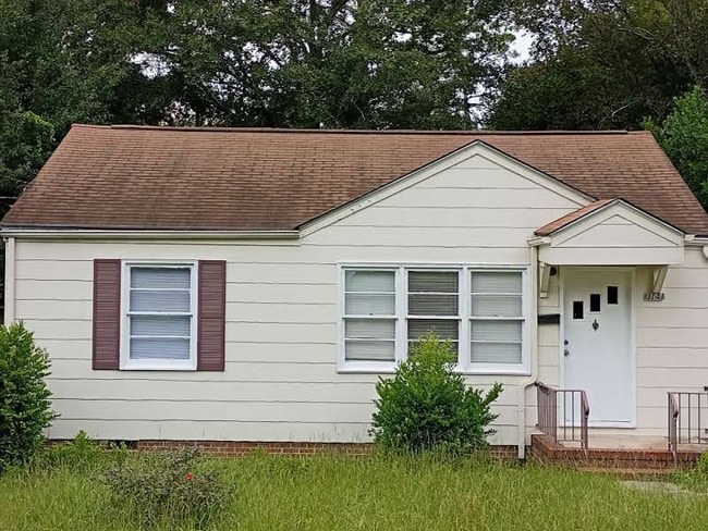 property at 3141 Somerset Dr