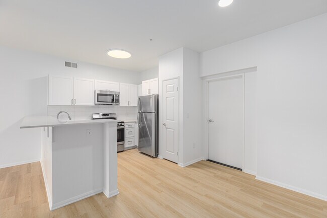 Teresina in Chula Vista, CA - Building Photo - Interior Photo