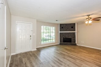 440 Creekside Ct in Roswell, GA - Building Photo - Building Photo