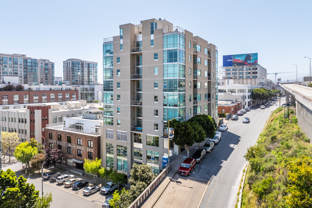 301 Bryant St in San Francisco, CA - Building Photo