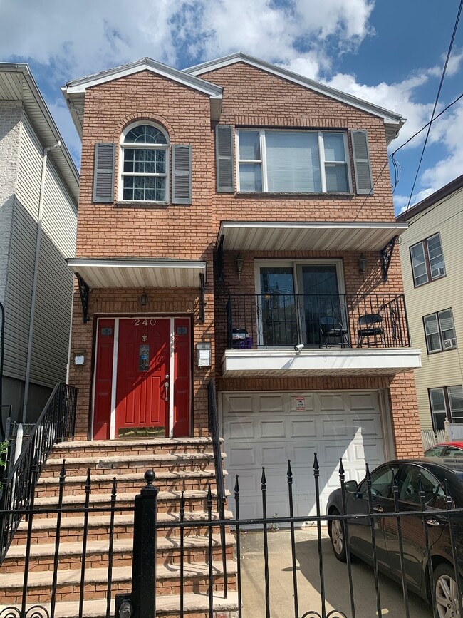 240 Baldwin Ave, Unit 3