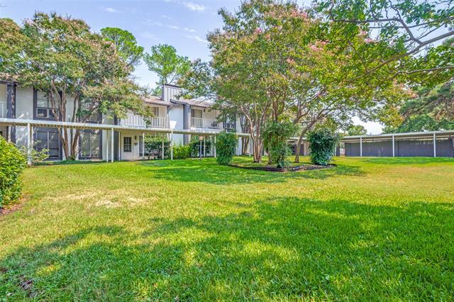 412 Hollyhill Ln in Denton, TX - Building Photo - Building Photo