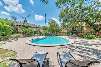 Foxcroft Apartments in Tampa, FL - Building Photo - Building Photo