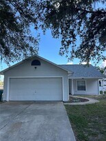 2639 Winchester Cir in Eustis, FL - Building Photo