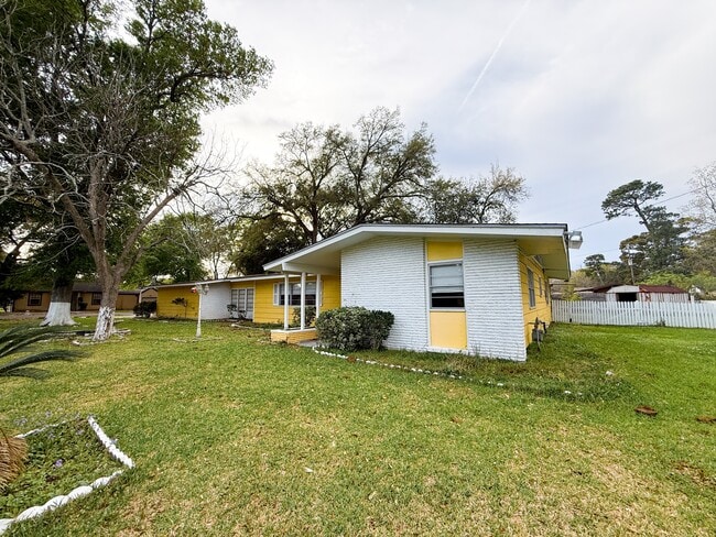 4011 Dryden Rd in Port Arthur, TX - Building Photo - Building Photo