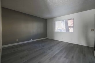 200 Bel Port Dr in Las Vegas, NV - Building Photo - Building Photo