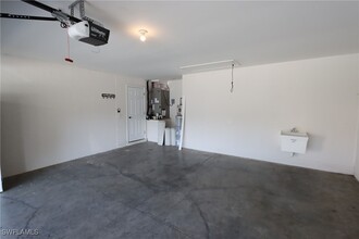 8454 Hollow Brook Cir in Naples, FL - Foto de edificio - Building Photo