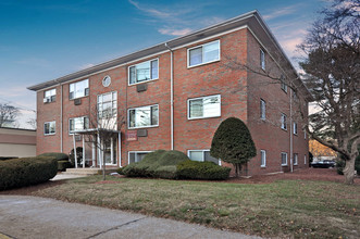 1033 Massachusetts Ave in Arlington, MA - Building Photo - Building Photo