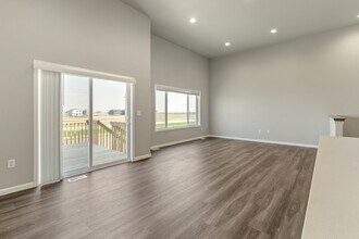 806 United Dr in Horace, ND - Foto de edificio - Building Photo
