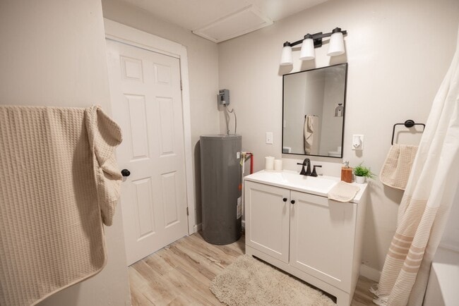 2410 Central Ave in Anderson, IN - Building Photo - Building Photo