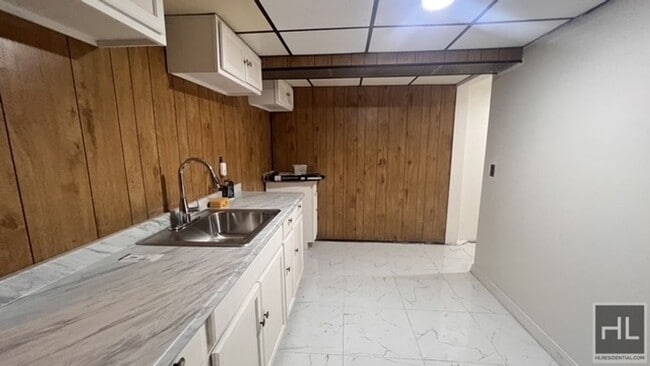 162 E 57th St