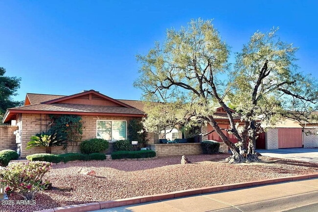 property at 1813 W Mandalay Ln