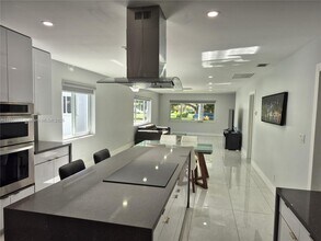 4010 N Circle Dr in Hollywood, FL - Building Photo - Building Photo