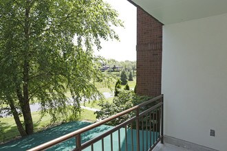 Atrium in The Village in Beachwood, OH - Building Photo - Building Photo