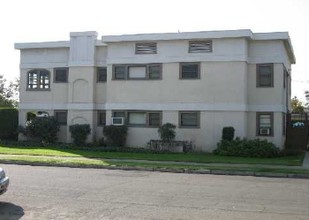 Carmen Apartments in Fresno, CA - Foto de edificio - Building Photo