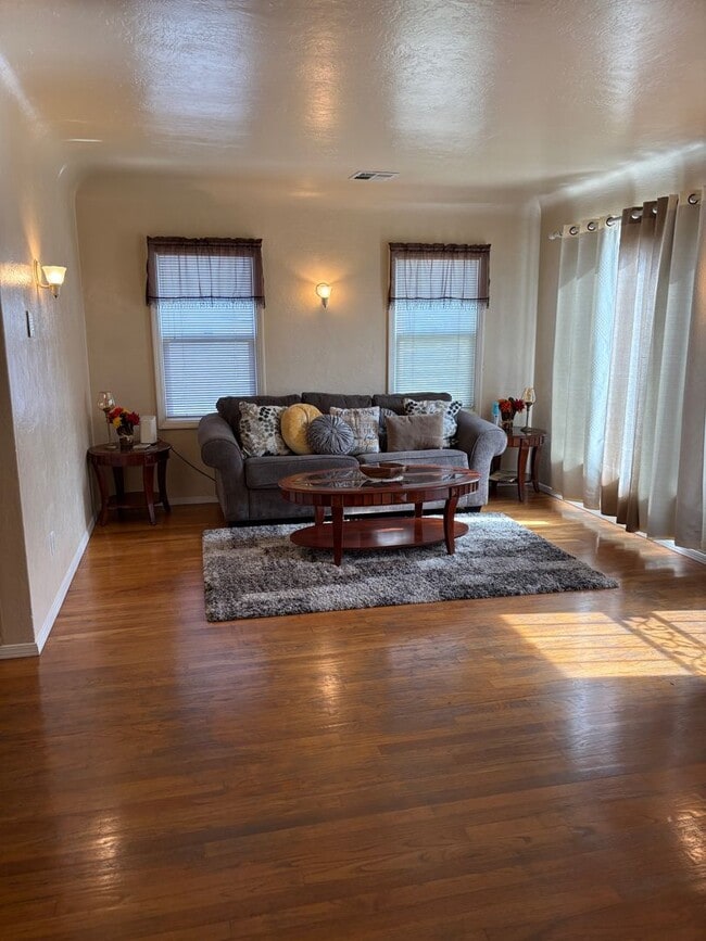 319 Jones St in Modesto, CA - Building Photo - Building Photo