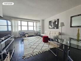 135 Ocean Pkwy in Brooklyn, NY - Building Photo