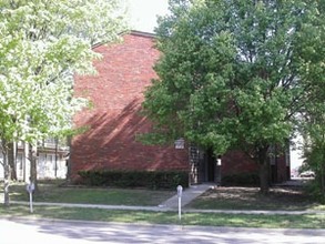 Bailey Apartments in Urbana, IL - Building Photo - Building Photo