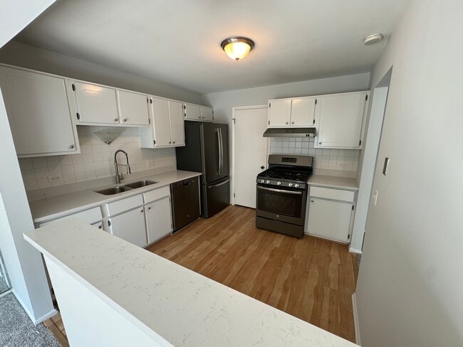 696 Oakmont Ln in Wheeling, IL - Building Photo - Building Photo