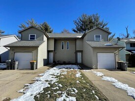 419 S Village Ct in Bloomington, IN - Building Photo