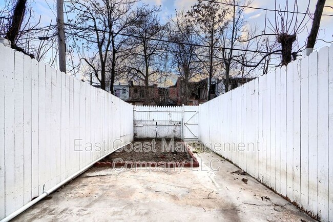 2013 McHenry St in Baltimore, MD - Building Photo - Building Photo