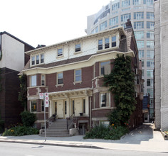 341-343 St Clair Ave W in Toronto, ON - Building Photo - Building Photo