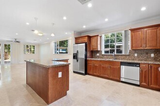 837 SW 11th Ct in Fort Lauderdale, FL - Building Photo - Building Photo