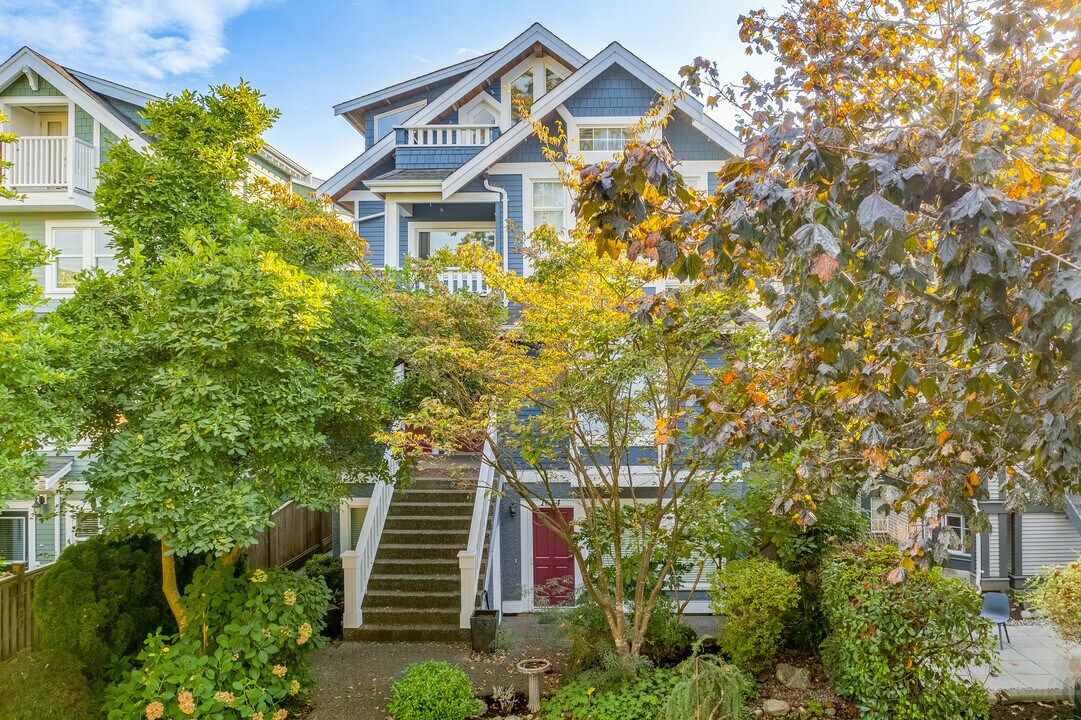 1614-1620 Grant St in Vancouver, BC - Building Photo