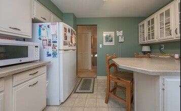 8850 Breezewood Dr in Pittsburgh, PA - Building Photo - Building Photo