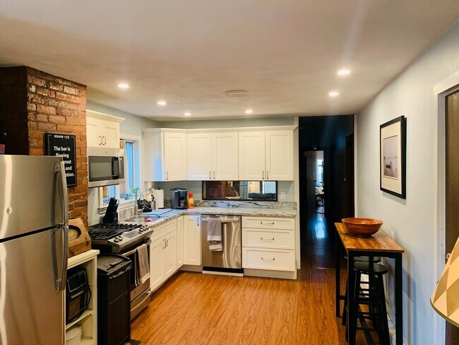 112 Marine Rd, Unit 1 in Boston, MA - Building Photo - Building Photo