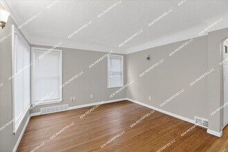 11704 Royal Grand Ave in Redford Township, MI - Building Photo - Building Photo