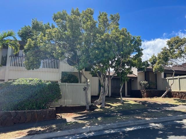 1 Kihi St in Honolulu, HI - Foto de edificio - Building Photo