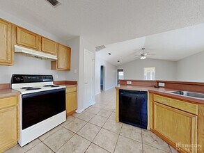 3134 Wavering Ln in Middleburg, FL - Foto de edificio - Building Photo