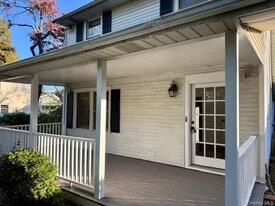 1 Finnin Pl in Bayville, NY - Building Photo