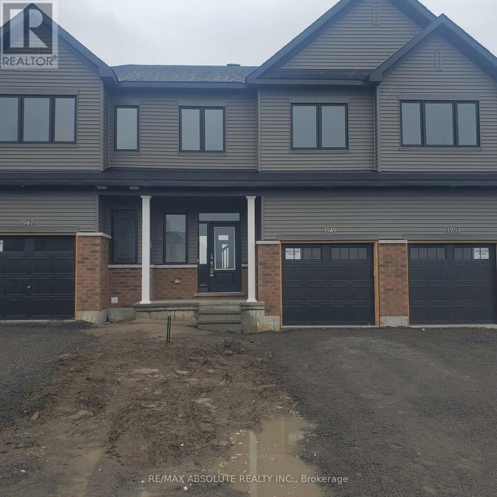 1949 Elevation Rd in Ottawa, ON - Building Photo