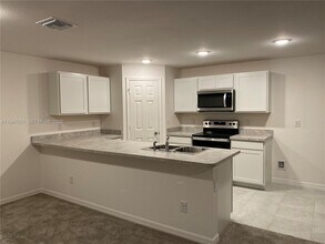 328 NE 21st St in Cape Coral, FL - Building Photo - Building Photo