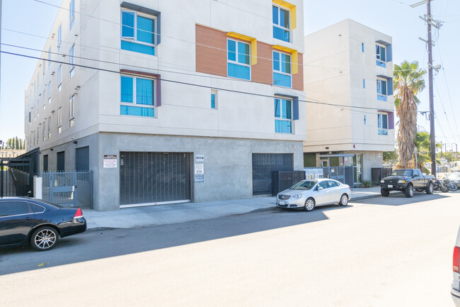 Casa del Sol in Sun Valley, CA - Building Photo - Building Photo