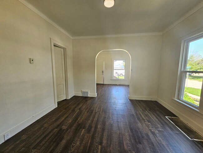 124 10th St SW-Unit -Lower in Cedar Rapids, IA - Building Photo - Building Photo