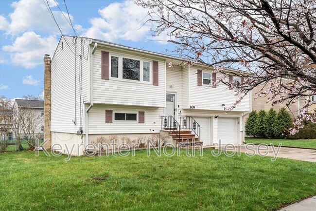 property at 809 Nelson Pl