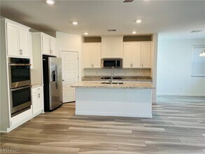 12364 Harbor Isle Ave in Las Vegas, NV - Building Photo - Building Photo