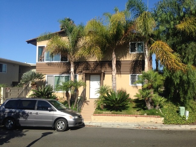 212 Avenida Lobeiro in San Clemente, CA - Building Photo - Building Photo