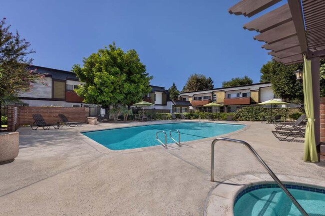 Timbers Apartments, Upland