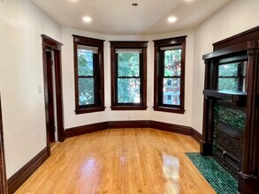 914 N Winchester Ave, Unit 2 in Chicago, IL - Building Photo - Building Photo