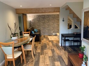 329 W 23 St in North Vancouver, BC - Building Photo - Building Photo