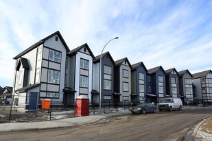 Evanscrest Gate NW in Calgary, AB - Building Photo