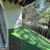 324 Drummers Ln in Wayne, PA - Building Photo