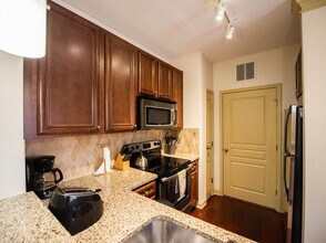 2035 Renaissance Park Pl in Cary, NC - Building Photo - Building Photo