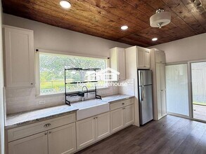 201 Drennan St in Houston, TX - Building Photo - Building Photo