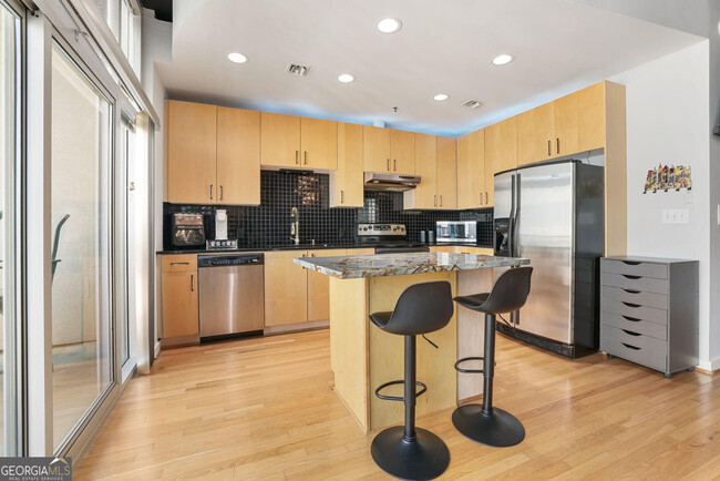943 Peachtree St NE in Atlanta, GA - Building Photo - Building Photo